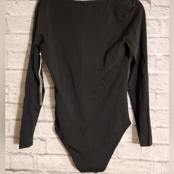 NWT Everlane Black Longsleeve V-Neck Bodysuit - Picture 7 of 13